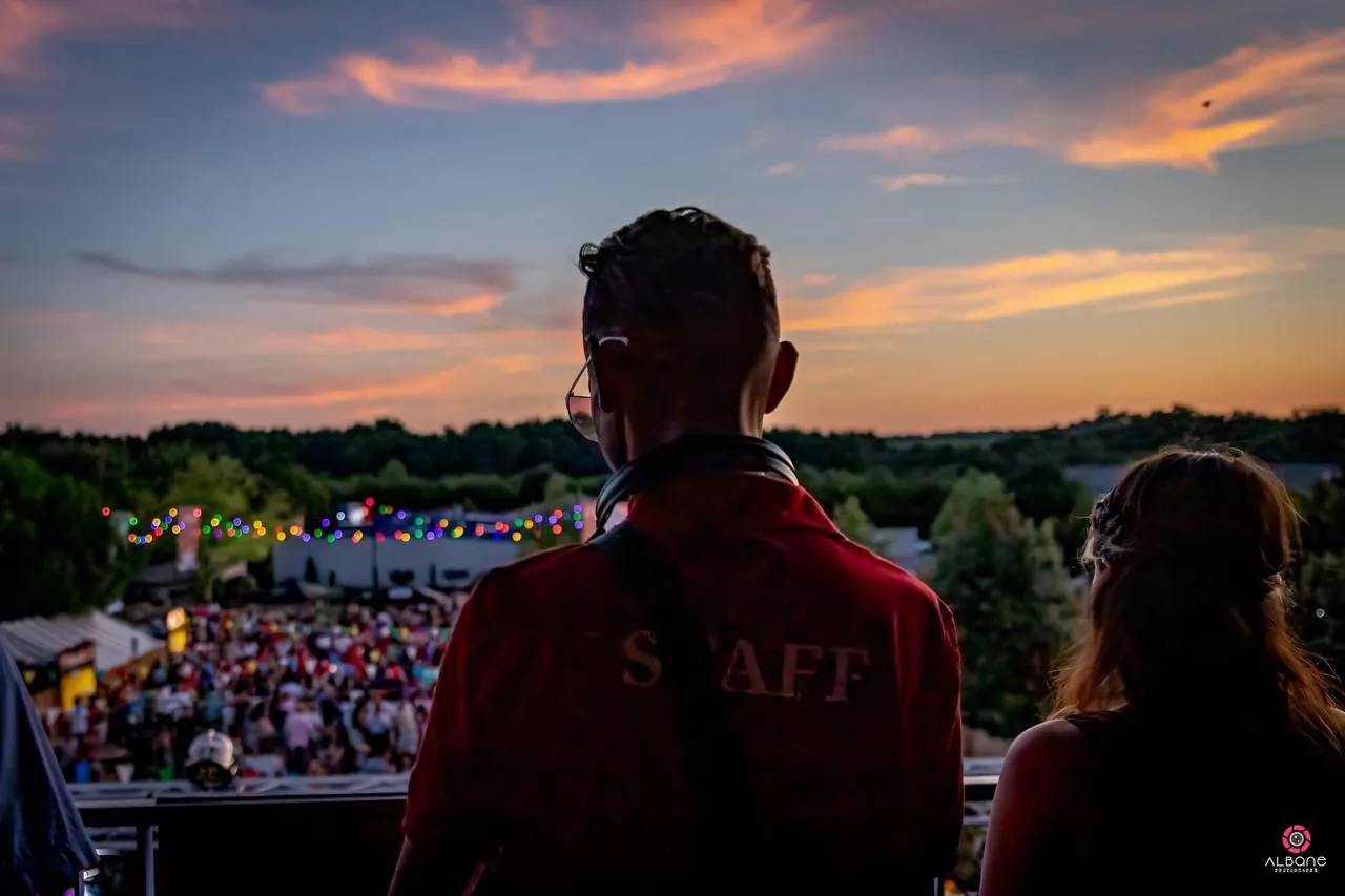 Marty Blind DJ en prestation sur scène, lors d'un événement privé